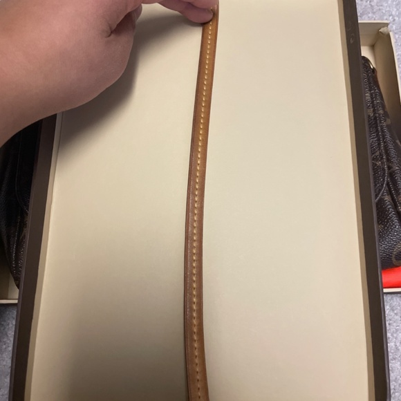 Louis Vuitton Favorite MM - Picture 3 of 8